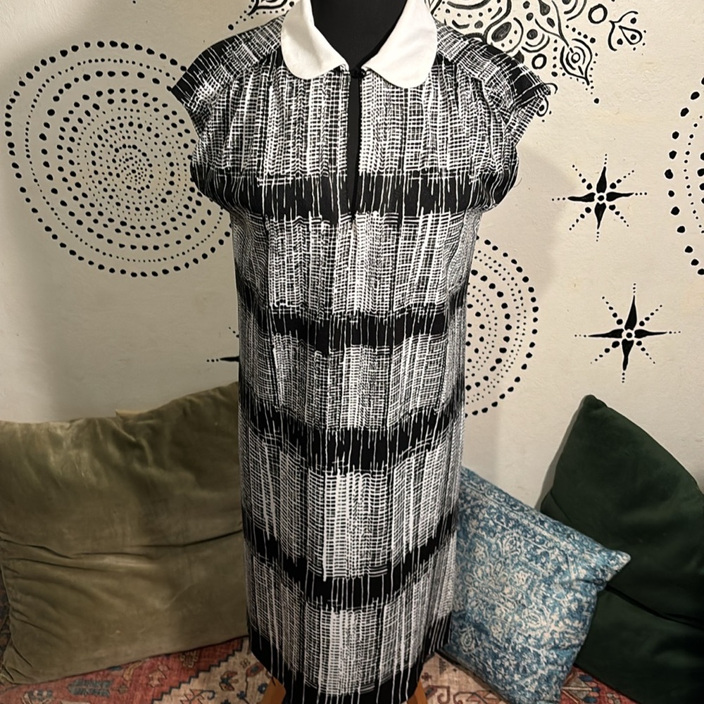 Vintage Black and White Women's Sleeveless Shift Dress
